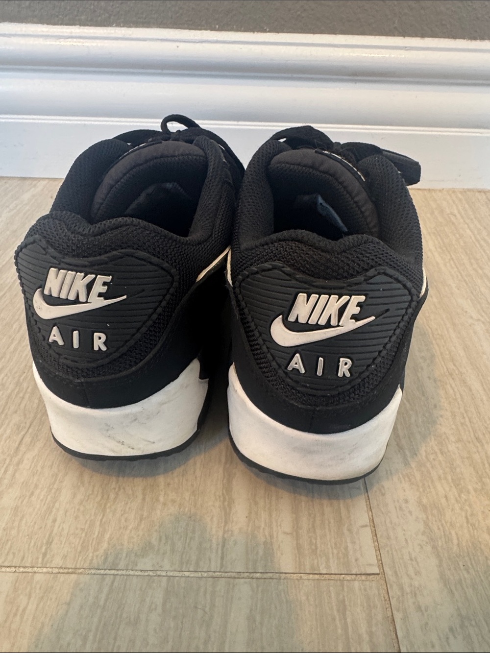 Nike Women’s Air Max Black with White Swoosh - Picture 5 of 7